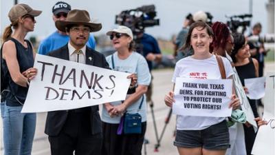 News & Trends: Protestaktion in den USA: Demokraten verlassen Texas, um Wahlreform zu verhindern News & Trends: Protestaktion in den USA: Demokraten verlassen Texas, um Wahlreform zu verhindern