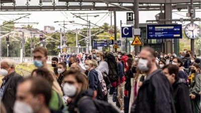 News & Trends: Wegen Delta-Gefahr: Kritik an Streik - jetzt reagiert die Deutsche Bahn News & Trends: Wegen Delta-Gefahr: Kritik an Streik - jetzt reagiert die Deutsche Bahn
