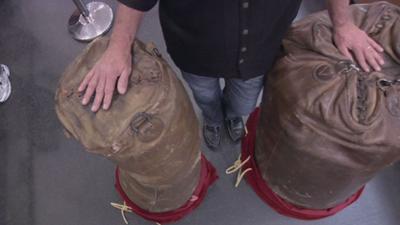 Pawn Stars - Die Drei vom Pfandhaus: Staffel 12 Folge 5 Alter Schläger Pawn Stars - Die Drei vom Pfandhaus: Staffel 12 Folge 5 Alter Schläger