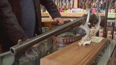 Pawn Stars - Die Drei vom Pfandhaus: Staffel 6 Folge 17 Das Erbe des Bürgerkriegs Pawn Stars - Die Drei vom Pfandhaus: Staffel 6 Folge 17 Das Erbe des Bürgerkriegs