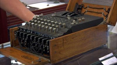 Pawn Stars - Die Drei vom Pfandhaus: Staffel 12 Folge 28 Die Enigma Pawn Stars - Die Drei vom Pfandhaus: Staffel 12 Folge 28 Die Enigma