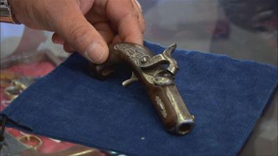 Pawn Stars - Die Drei vom Pfandhaus: Staffel 12 Folge 32 Ausgetrickst Pawn Stars - Die Drei vom Pfandhaus: Staffel 12 Folge 32 Ausgetrickst