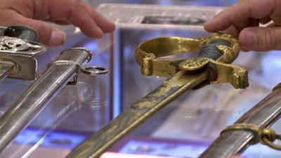 Pawn Stars - Die Drei vom Pfandhaus: Staffel 16 Folge 25 Gekreuzte Klingen