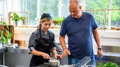 Rosins Heldenküche - Letzte Chance Traumjob: Staffel 1 Folge 4 Episode 4 Rosins Heldenküche - Letzte Chance Traumjob: Staffel 1 Folge 4 Episode 4