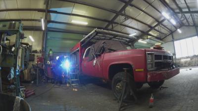 Steel Buddies - Stahlharte Geschäfte: Staffel 6 Folge 3 Der feuerrote Party-Truck