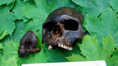 Verborgen im Eis: Geheimnisse aus der Vergangenheit: Staffel 3 Folge 1 Die Schädelplattform