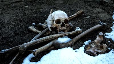 Verborgen im Eis: Geheimnisse aus der Vergangenheit: Staffel 1 Folge 1 Das Rätsel um den Skelett-See