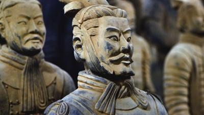 Verborgen in der Finsternis: Geheimnisse der Vergangenheit: Staffel 1 Folge 7 Die rote Königin