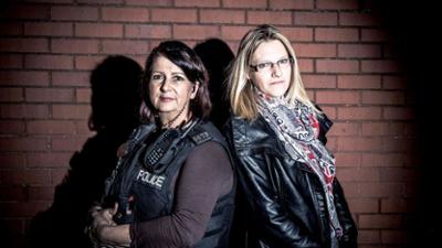 Vorläufig festgenommen - 24 Stunden in Gewahrsam: Staffel 2 Folge 6 Die Gangs von Luton Vorläufig festgenommen - 24 Stunden in Gewahrsam: Staffel 2 Folge 6 Die Gangs von Luton