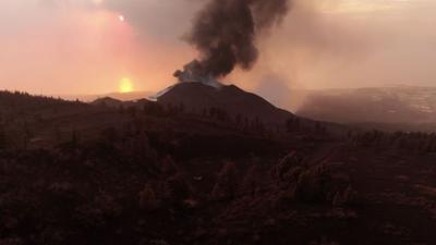 Vulkan-Expedition: Einsatz am Krater: Staffel 1 Folge 8 Eruption auf La Palma (2) Vulkan-Expedition: Einsatz am Krater: Staffel 1 Folge 8 Eruption auf La Palma (2)