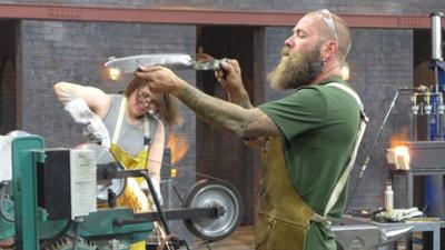 Wettkampf der Waffenschmiede: Staffel 3 Folge 2 Sieger der Herzen