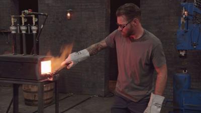 Wettkampf der Waffenschmiede: Staffel 4 Folge 2 Die Mandarin Entenhaken