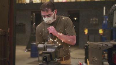 Wettkampf der Waffenschmiede: Staffel 8 Folge 23 Polnischer Kriegshammer Wettkampf der Waffenschmiede: Staffel 8 Folge 23 Polnischer Kriegshammer