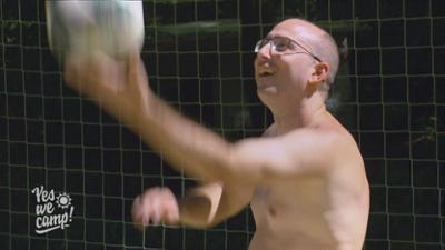 Yes we camp!: Sportlicher, nackter Wettkampf - Sascha und Bianca geben alles