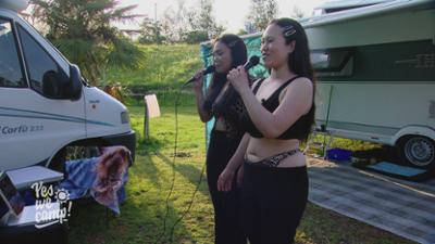 Yes we camp!: Party Modus: an - Olivia und Loanica sorgen mit Karaoke für Stimmung