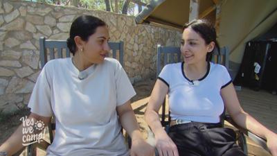 Yes we camp!: Monika und Michaela planen einen Luxuscampingurlaub in Spanien Yes we camp!: Monika und Michaela planen einen Luxuscampingurlaub in Spanien