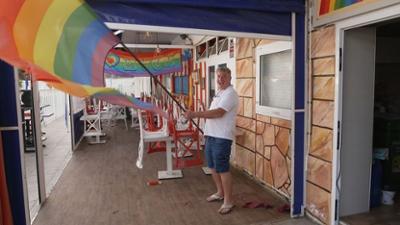 Zwischen Meer und Maloche: Die Suche nach Mr. Right: Rainbow Rüdiger hofft auf das große Glück