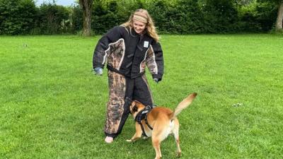 Anna, Nina, Pia und die Haustiere: Ein Tag mit den Polizeihunden