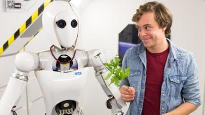 Checker Reportagen: Der Roboter-Check Checker Reportagen: Der Roboter-Check