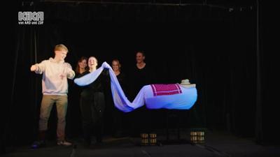 Die beste Klasse Deutschlands: Maria Ziffy im Schwarzlicht-Theater in Prag