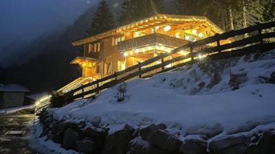 Die WG: Eine coole Villa im Schnee
