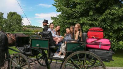 Die WG: 1. Kutschfahrt ins Schloss