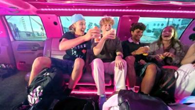 Die WG: 1. Mit der Limousine zur Villa