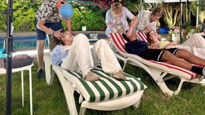 Die WG: 10. Camping und Wellness