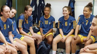 Dunking Girls: 1. Folge