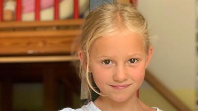 ICH bin ICH: Livia verkauft beim Flohmarkt