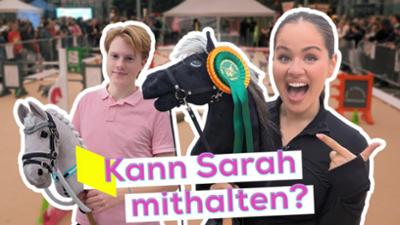 KiKA LIVE: Hobby Horsing: Sarah reitet los