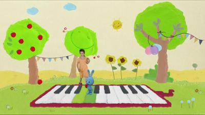 Kikaninchen Schnipselwelt: Kikaninchen spielt auf der Melodika