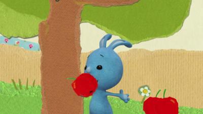 Kikaninchen Schnipselwelt: Kikaninchen schaukelt am Apfelbaum