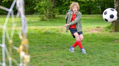 Mister Twister: Eine Klasse im Fußballfieber