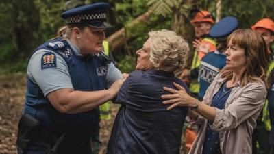 Mystic - Das Geheimnis von Kauri Point: 13. Die Rückkehr