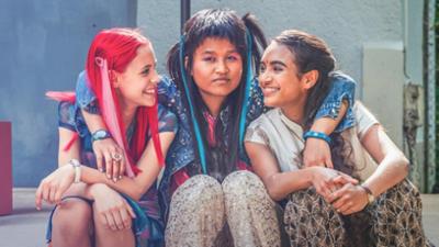 Schloss Einstein: 1058. Lasst uns feiern, Schwestern!