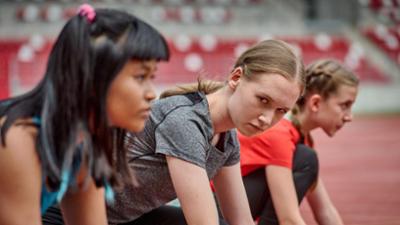 Schloss Einstein: 1033. Blitzlichtgewitter und Wettkampfdonner