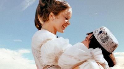 Sonntagsmärchen: Drei Haselnüsse für Aschenbrödel