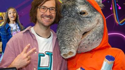 TanzAlarm: TanzTapir als Praktikant im Supermarkt