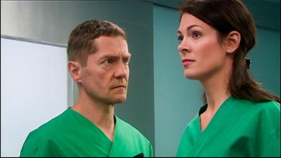 In aller Freundschaft: Folge 403: Nichts ist, wie es scheint (S11/E27) In aller Freundschaft: Folge 403: Nichts ist, wie es scheint (S11/E27)