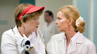 In aller Freundschaft: Folge 406: Schwindendes Misstrauen (S11/E30) In aller Freundschaft: Folge 406: Schwindendes Misstrauen (S11/E30)