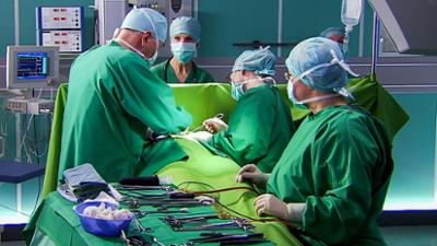 In aller Freundschaft: Folge 654: Alte Verletzungen (S17/E27)