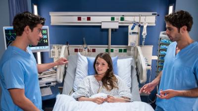 In aller Freundschaft: Folge 121: Jugendlieben (S03/E37) In aller Freundschaft: Folge 121: Jugendlieben (S03/E37)