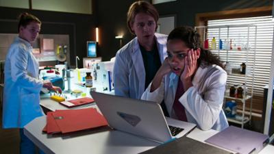 In aller Freundschaft - Die jungen Ärzte: Folge 234: Deckung aufgeben (S06/E24)