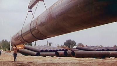 Jahrhundertbauwerk Trasse: (1)