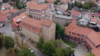 Neinstedt - Menschlichkeit und dunkle Schatten