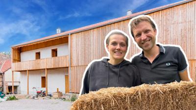 Room Tour: Nachhaltig wohnen im ersten zweistöckigen Strohhaus Deutschlands
