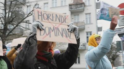 Sehen statt Hören: Streit ums Kompetenzzentrum & Sprachursprung