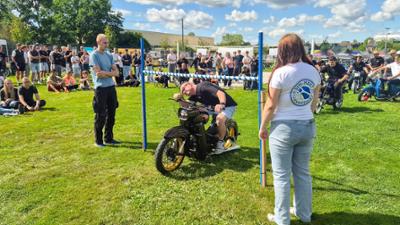 Unser Dorf hat Wochenende: Dorf-Tour - Die Mopedfans