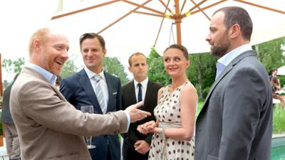 Vorstadtweiber: Folge 2: Scheinwelten (S01/E02)